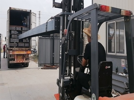 鋼結(jié)構(gòu)倉(cāng)庫(kù)