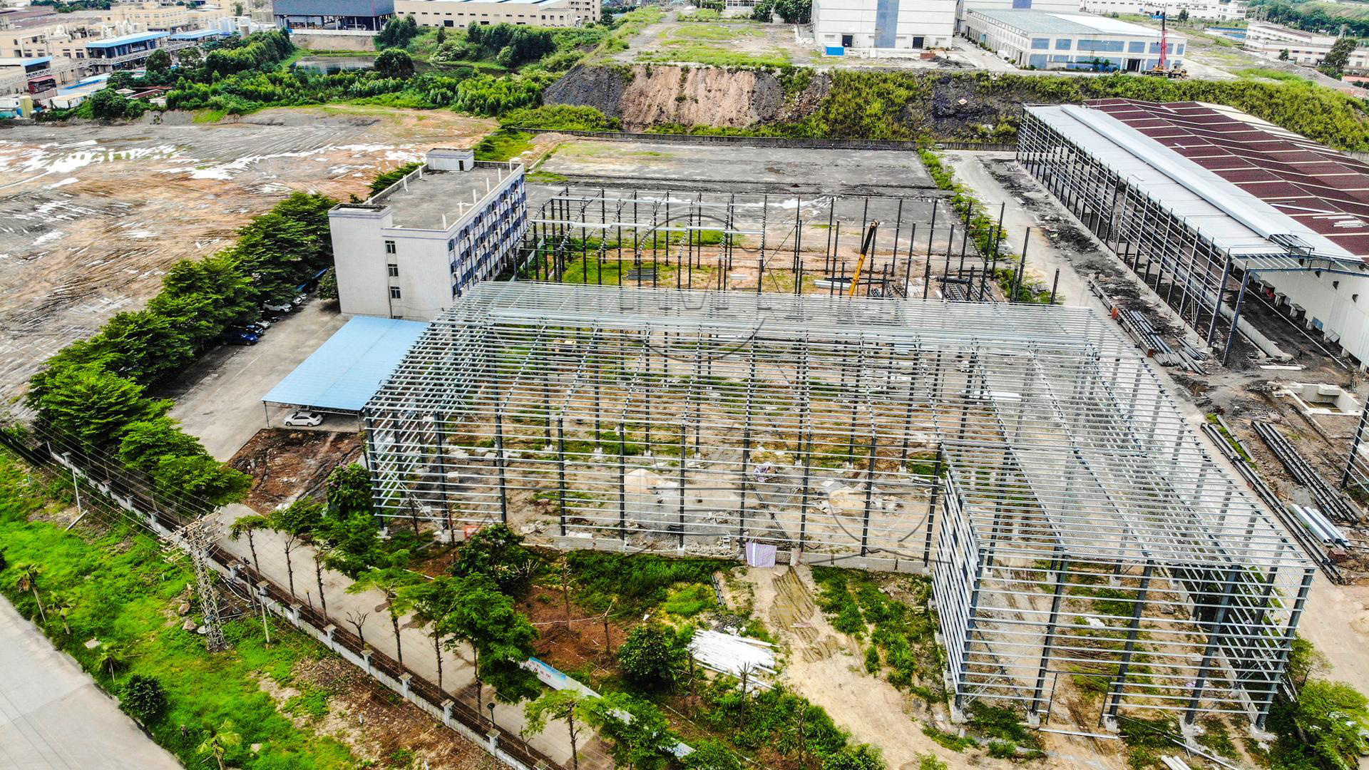 生產(chǎn)鋼結(jié)構(gòu)廠房廠家在鋼結(jié)構(gòu)廠房工程報(bào)價(jià)時(shí)，會(huì)做哪些工作